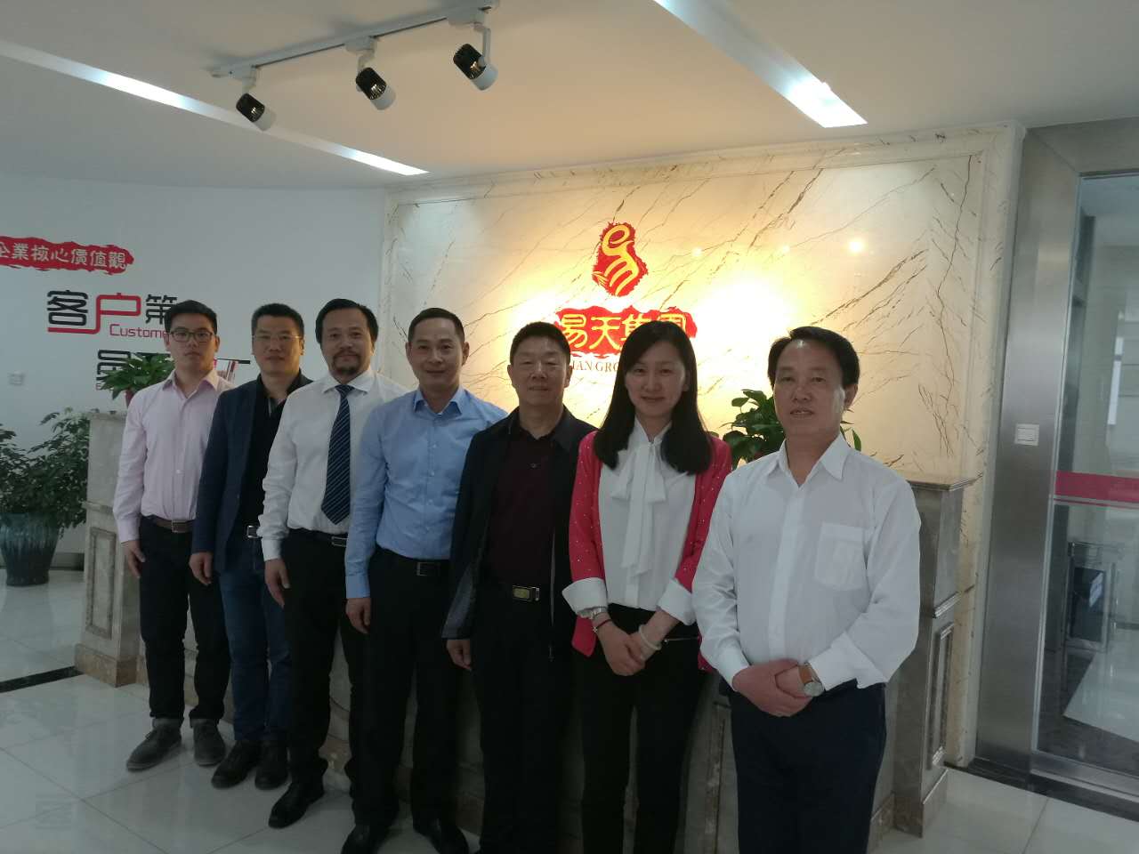 为深入贯彻“三大一实干”会议精神，全面落实“三大一实干”工作要求，4月18日，常州市新北区河海街道党委黄华承书记、副书记朱华明及组织委员孙茹一行三人来安博电竞集团总部参观交流，对安博电竞集团进行经济工作和党建工作调研。安博电竞集团董事长？莆，集团高级顾问曹争鸣随行陪同......