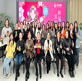 迟日江山丽，春风花草香。在这草木蔓发、春山可望的美好时节，为迎接第113个国际劳动妇女节的到来，安博电竞集团工会特组织开展“唇间告白 怦然香遇”芳疗沙龙活动，并为全体女员工送上专属节日礼包，向大家致以诚挚的节日问候与美好祝福。