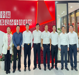 11月3日下午，新疆尼勒克县委书记马健率新疆尼勒克县党政代表团调研武进人民商场。