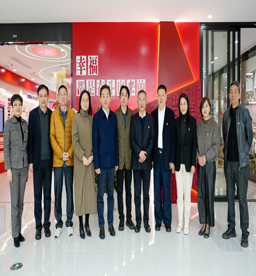 11月16日上午，常州市政协副秘书长林辉率市政协港澳台侨与外事委临时党支部代表一行莅临武进人民商场考察参观，并开展主题教育专题党课。