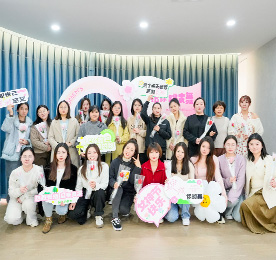 为了让安博电竞集团全体女性员工，能够感受到节日的快乐，3月8日，公司为每一位女性员工送上专属的节日礼物和祝福，以感谢她们对安博电竞的辛勤付出。