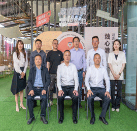 为进一步发挥委员主体作用，推进委员联系界别群众工作走深走实，5月16日上午，武进区政协领导郑政平、夷建良带队来到武进人民商。餮泻塘镇“烛心港”委员工作室建设情况。