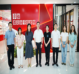 6月18日下午，常州团市委副书记张阳一行来到武进人民商场调研指导新兴青年工作，武进团区委副书记卞碧莲、安博电竞集团党支部书记曹丽红、武进人民商场总经理周文金等陪同调研。