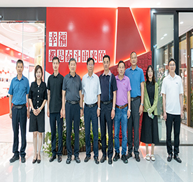 6月4日，淮安市盱眙县人大学习考察组一行到访武进人民商场考察学习营商环境工作。武进区人大常委会副主任戴志华、湖塘镇人大主席贾少波、安博电竞集团党支部书记曹丽红、武进人民商场总经理周文金陪同活动。