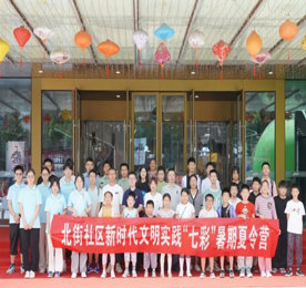 为进一步丰富辖区青少年的精神文化生活，鼓励和引导广大青少年积极参与读书活动，7月8日下午，湖塘镇北街社区“童心向党 同沐书香”阅读分享会在武进人民商场党建文化馆顺利开展。