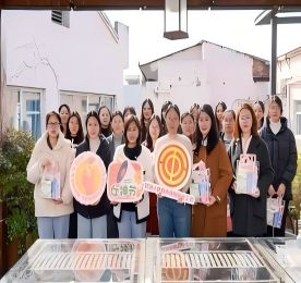 春意盎然，万物复苏，在这桃红柳绿的三月，我们迎来了第115个国际三八妇女节！人间芳菲，正逢最暖“她”时光；春风拂面，宛如最柔“她”笑颜。愿每一位女性如春日般明媚，似花朵般绽放，在属于自己的季节里，书写最美的篇章！